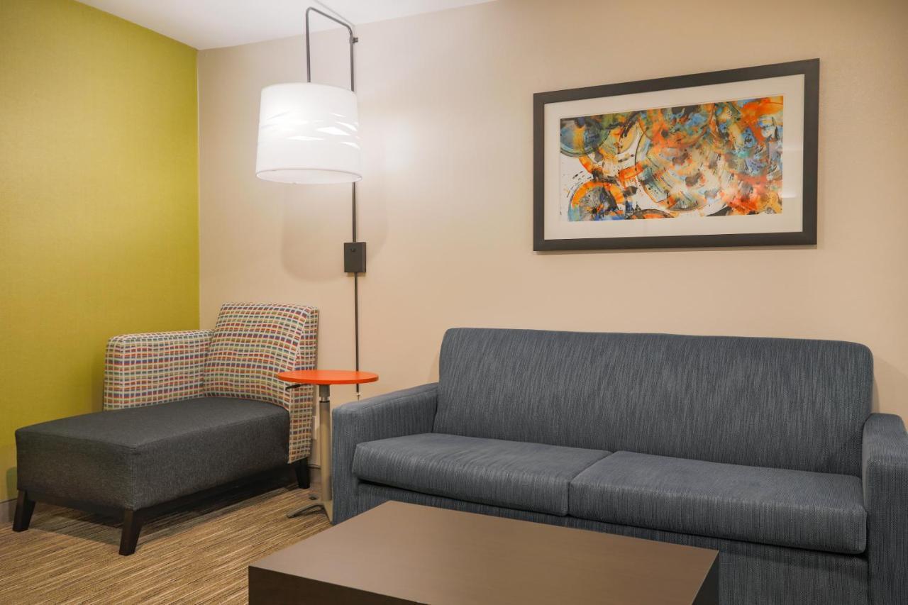 Holiday Inn Express Prescott By Ihg Exterior photo