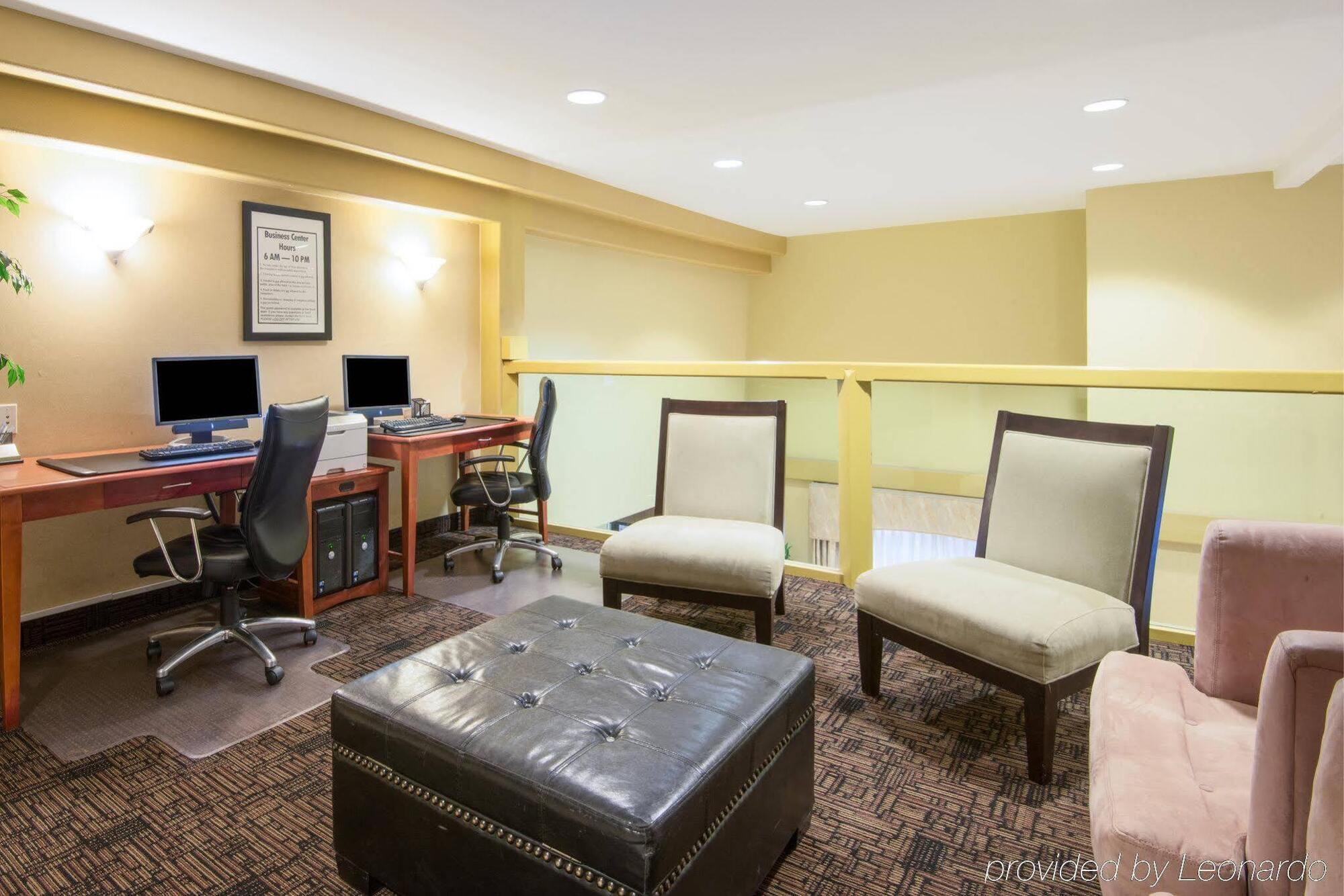 Holiday Inn Express Prescott By Ihg Exterior photo