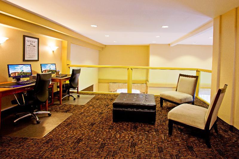 Holiday Inn Express Prescott By Ihg Exterior photo
